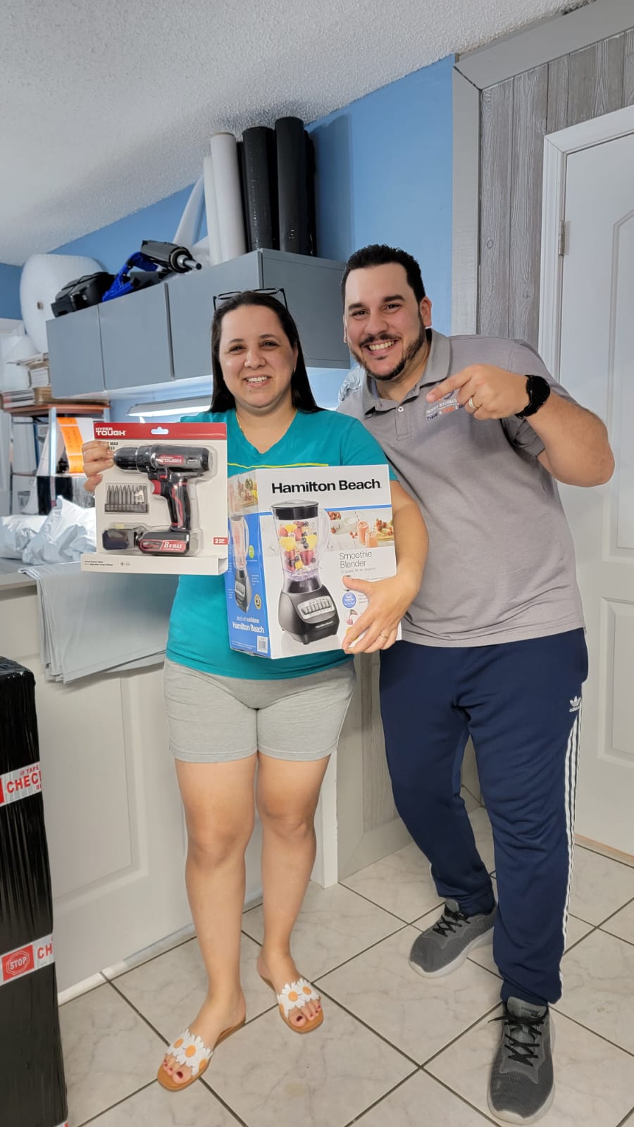cliente con promoción de batidora y taladro